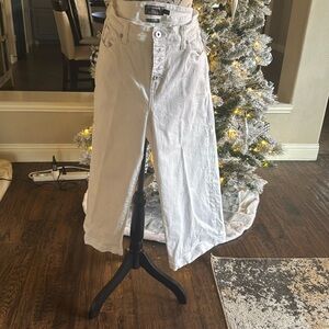 White cropped jeans by Torrid